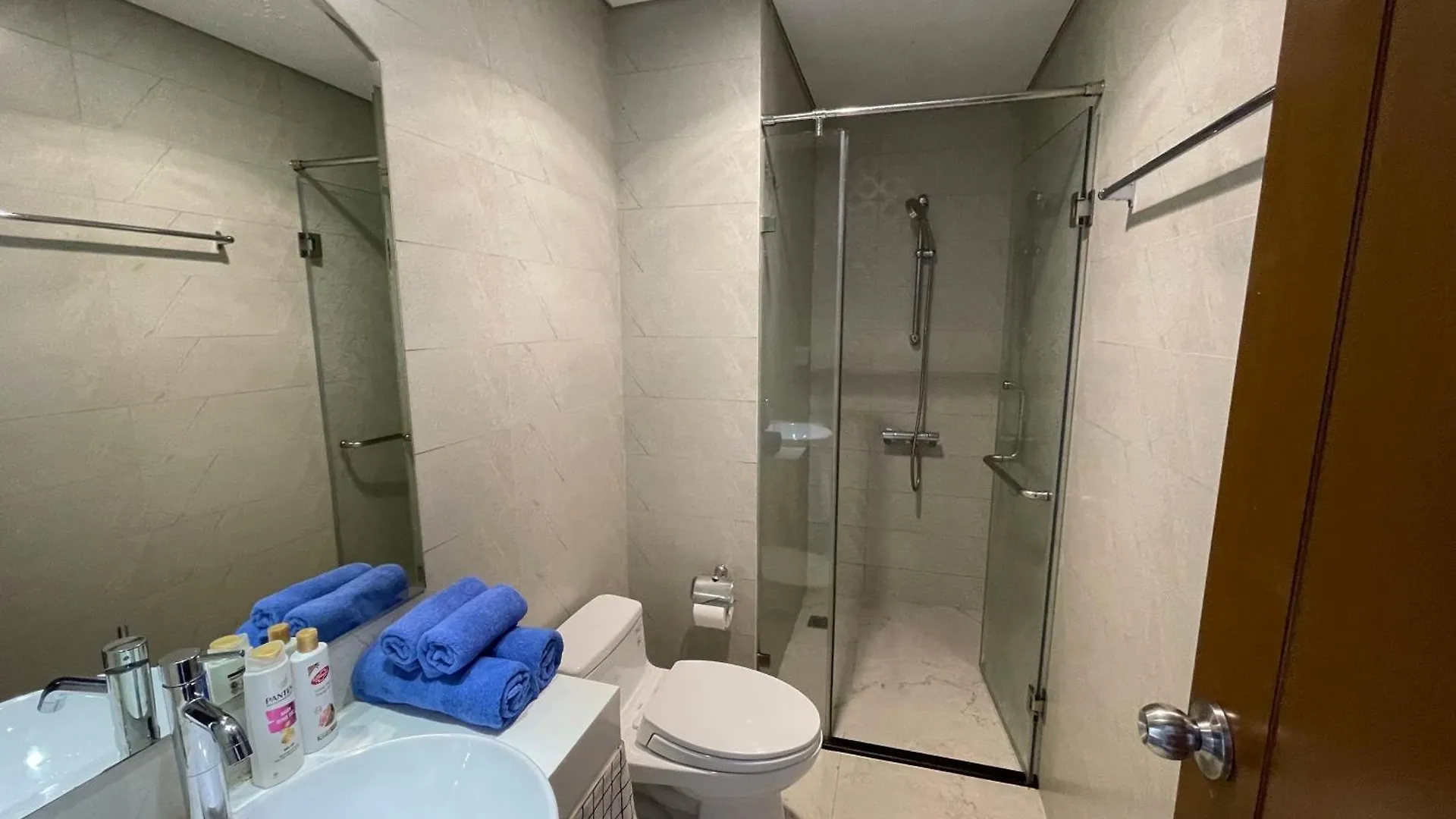 Enjoy Apartment Ho Chi Minh-stad 0*,  Vietnam